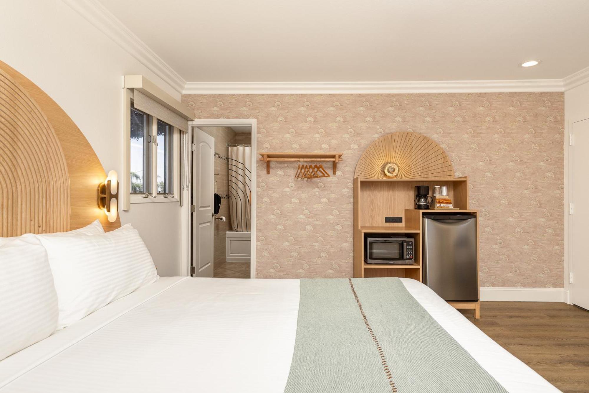 King Suite Jetted Tub Renovated