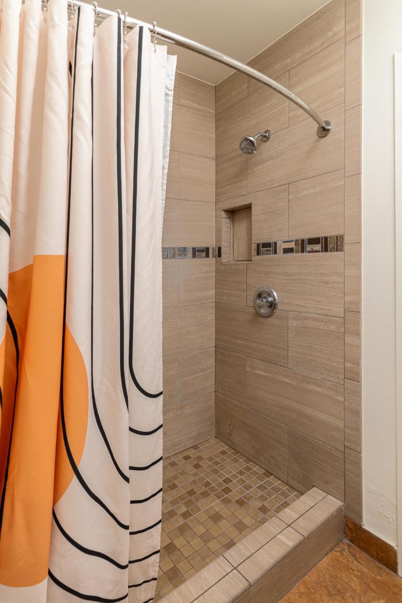Deluxe Two Queen Room Renovated