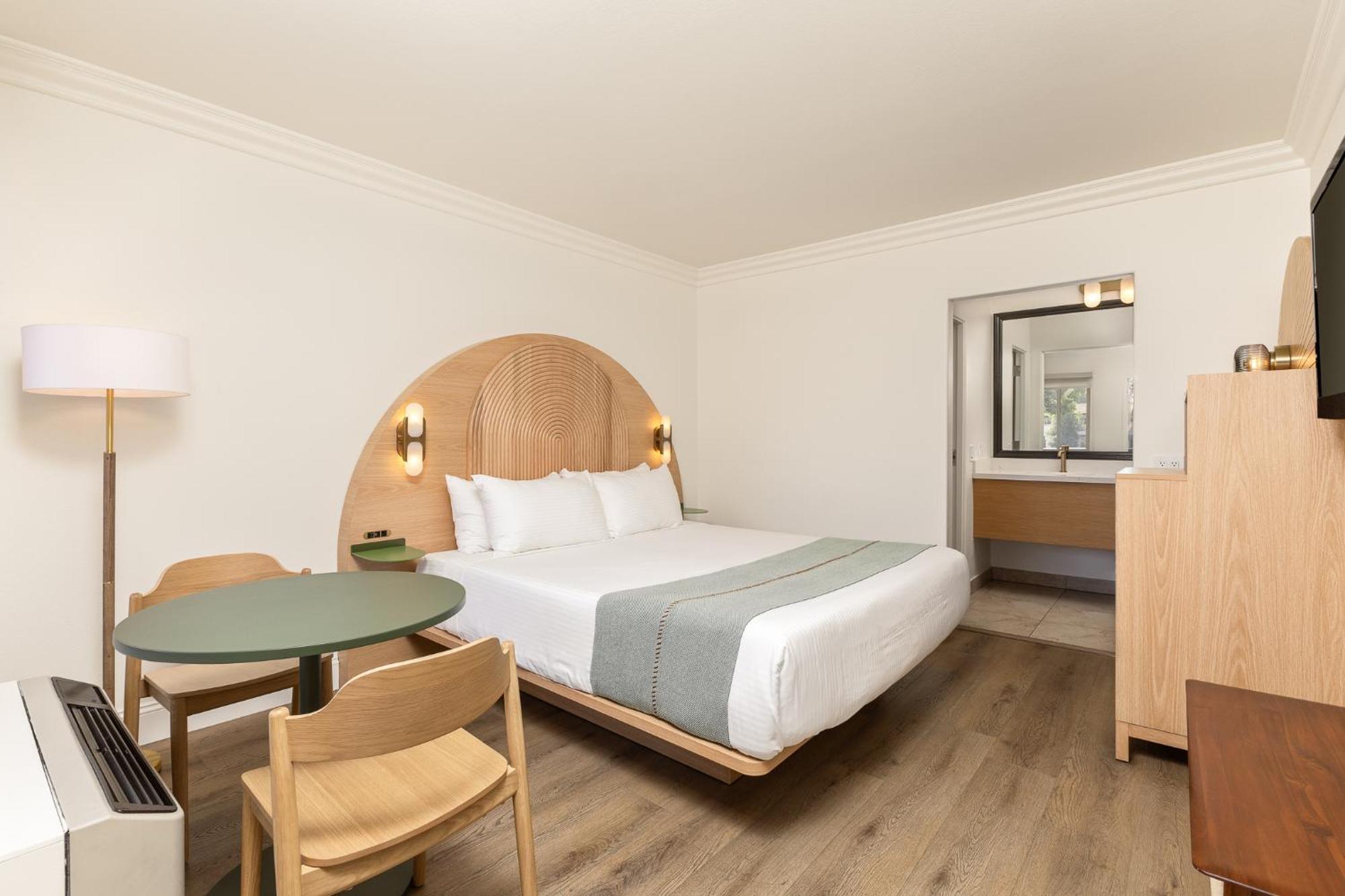 Deluxe King Renovated