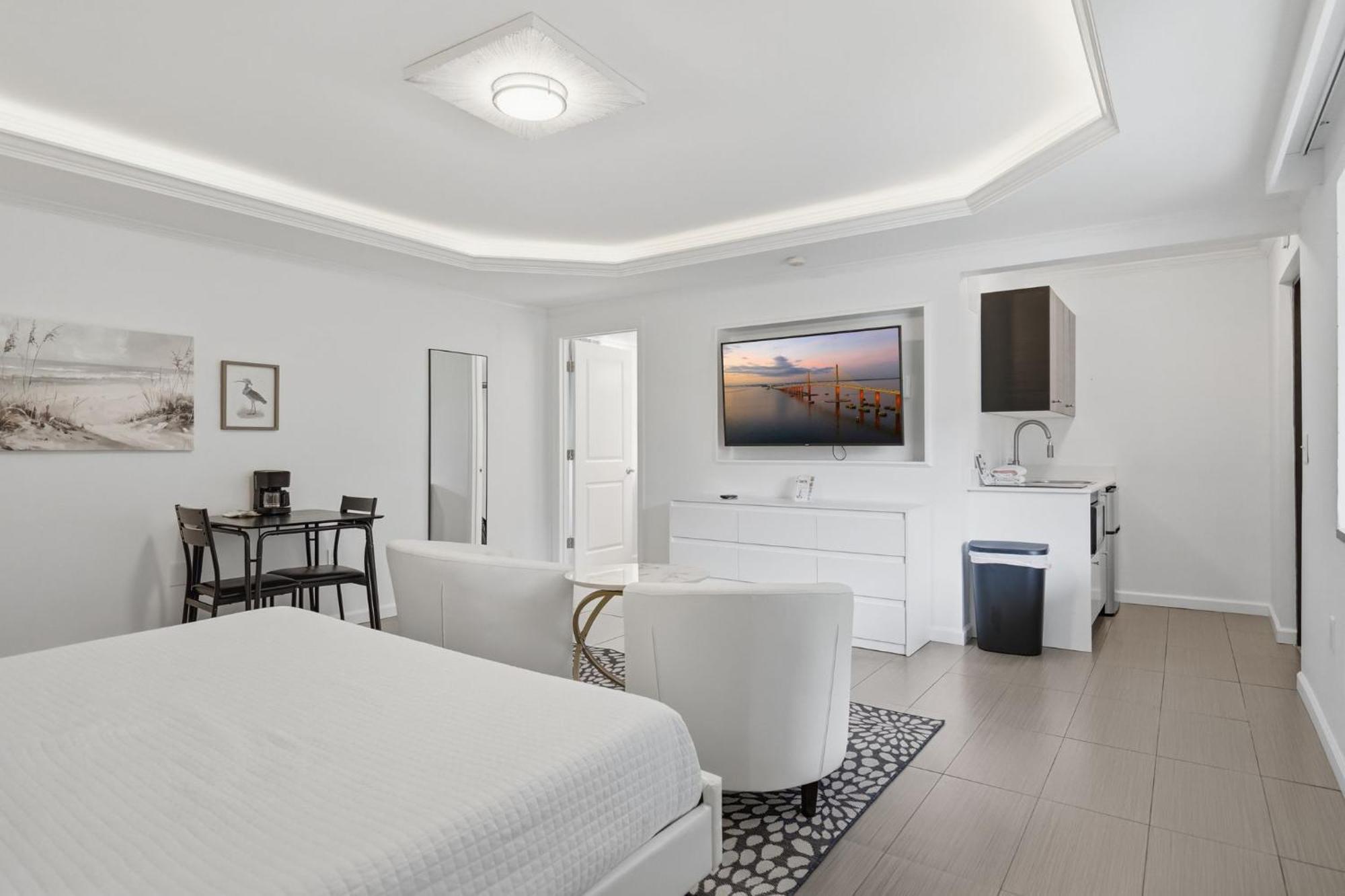 Deluxe King Room