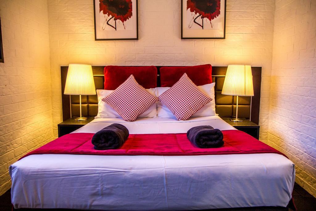 Budget Double Room with Shared Bathroom,205242820:JPEG