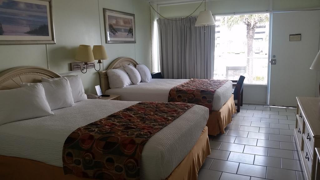 Deluxe Queen Room with Two Queen Beds and Pool View,227152307:JPEG