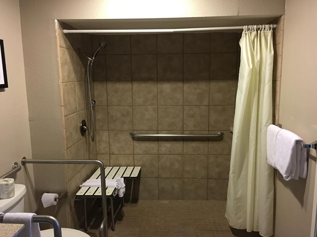 Queen Room with Mobility/Hearing Access - Non-Smoking,228121148:JPEG