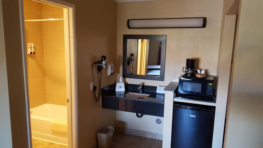 Queen Room with Two Queen Beds,265689701:JPEG