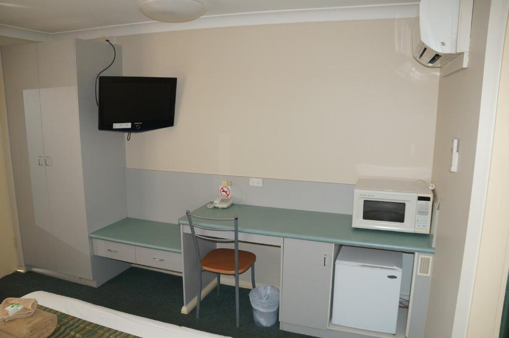 Standard Queen Room