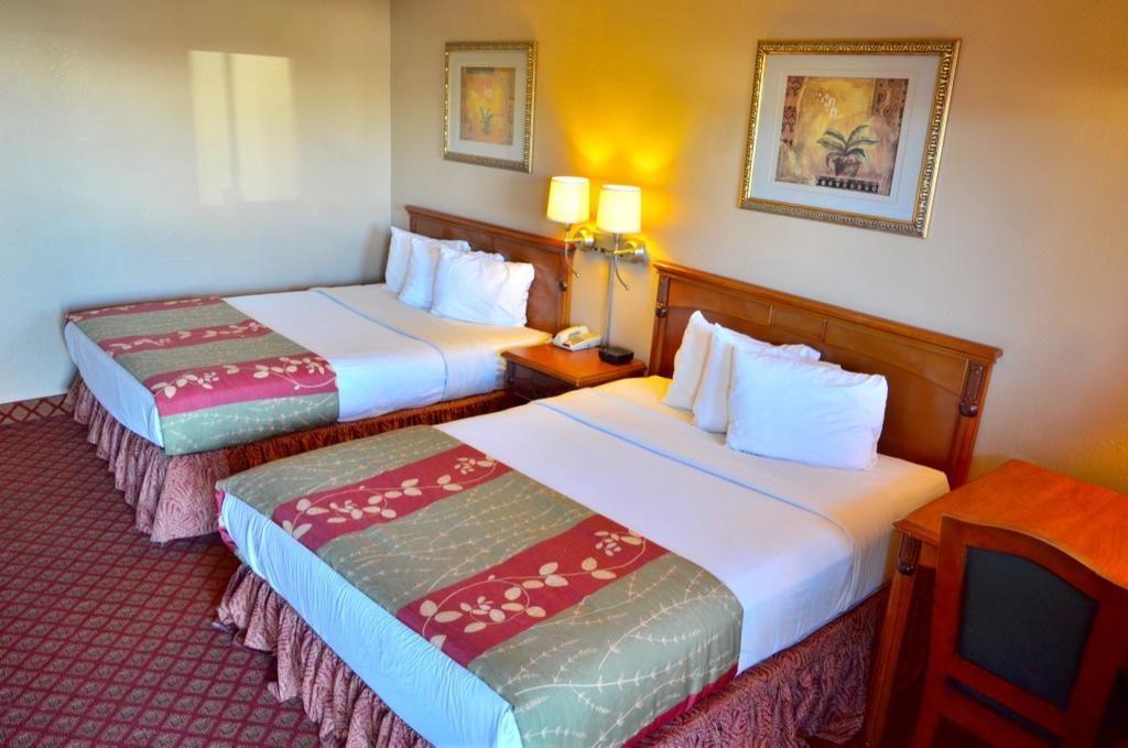 Queen Room with Two Queen Beds - Smoking