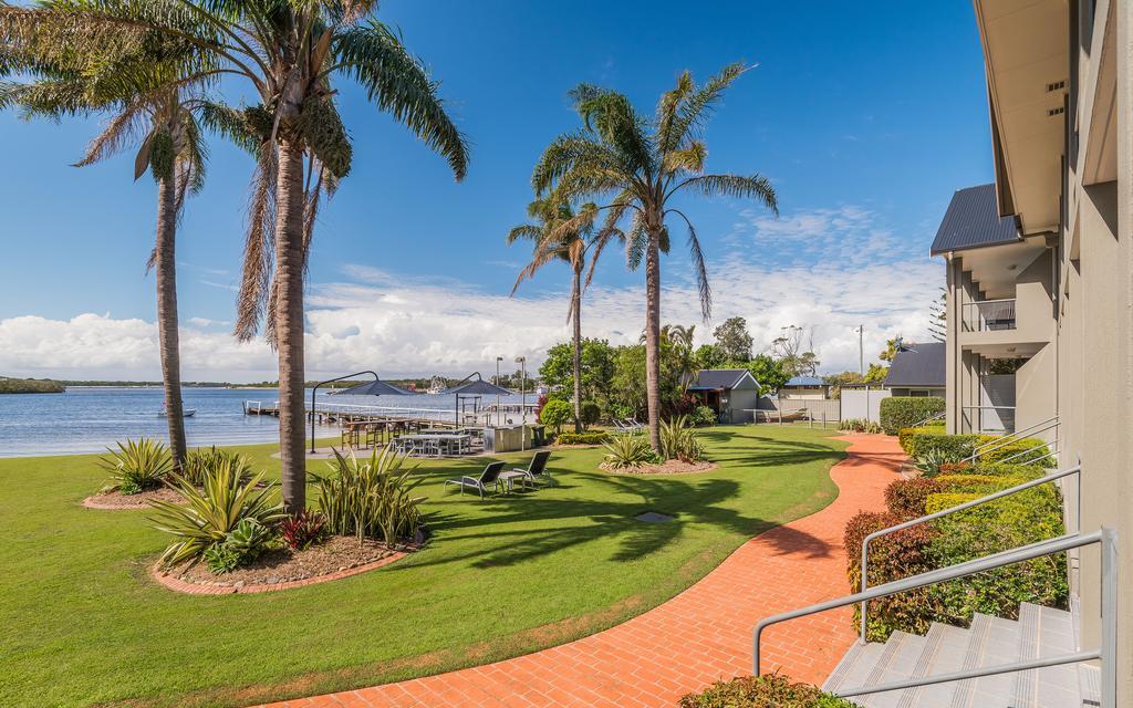 Standard Family Waterfront Motel Room