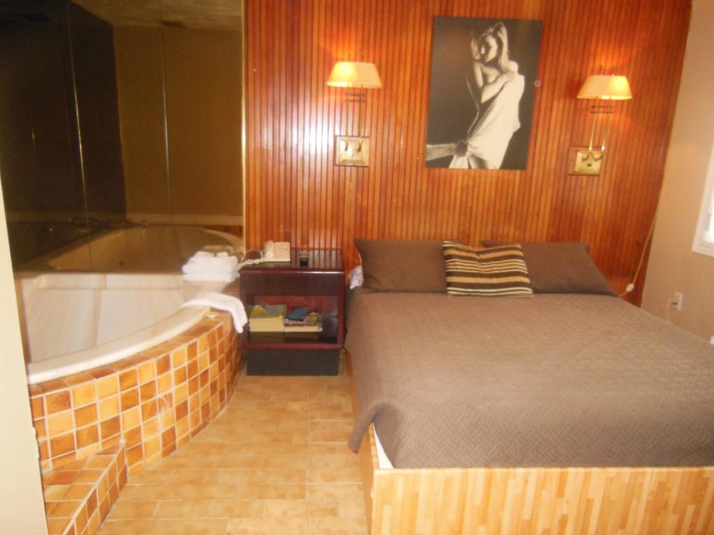 Deluxe Suite with Spa Bath,434052477:JPEG