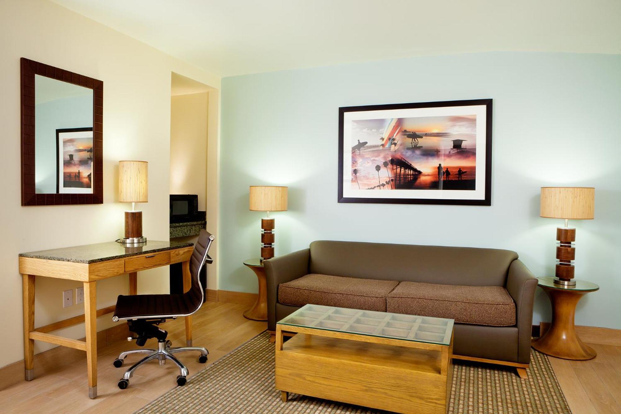 Queen Suite with Sofa Bed,577186767:JPEG