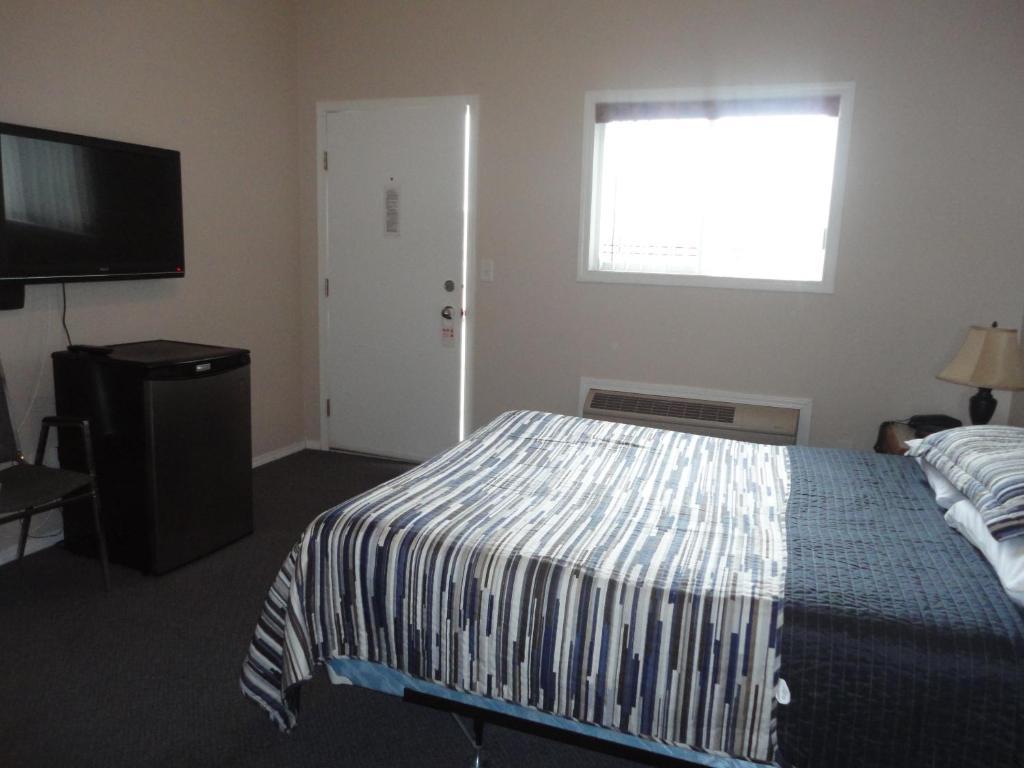 Queen Studio,59010943:JPEG