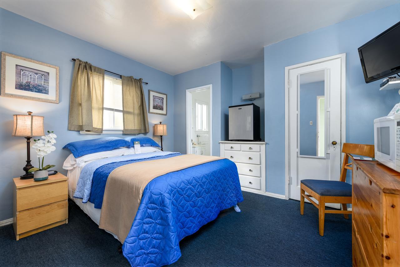 Small Double Room,638561331:JPEG