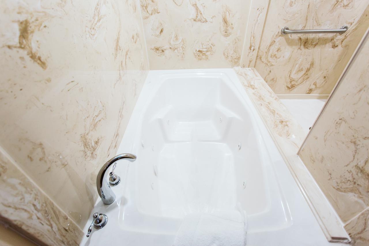 Chambre Lit King-Size avec Baignoire Spa - Non-Fumeurs