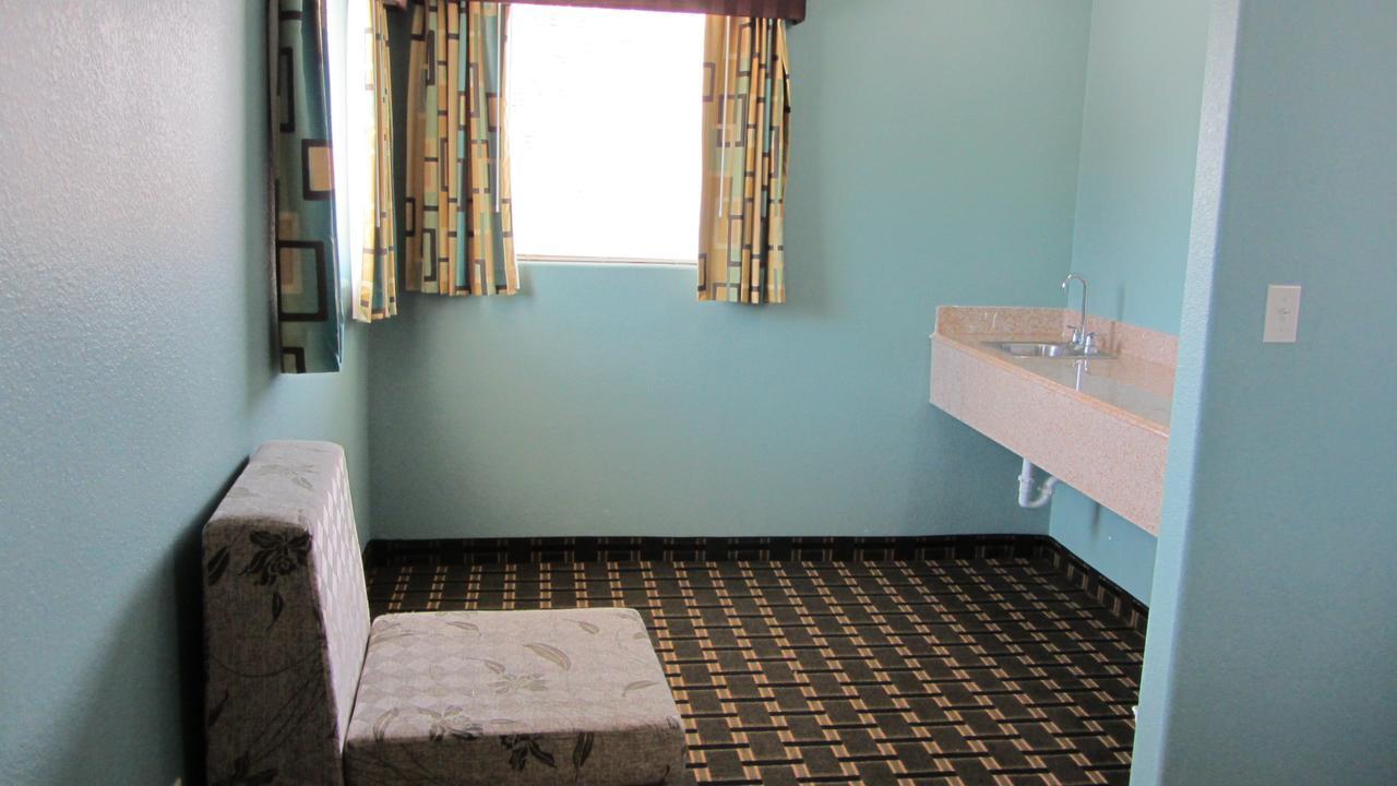 Deluxe Double Room with Side Sea View,648778932:JPEG