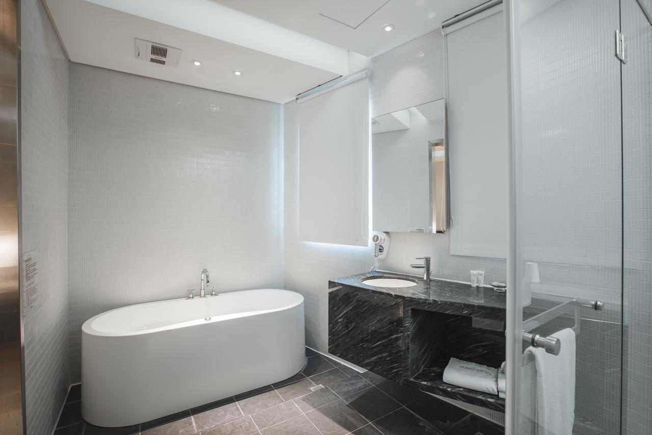 Business Double Room - with Pubic Parking (Check-in after 15:00)
