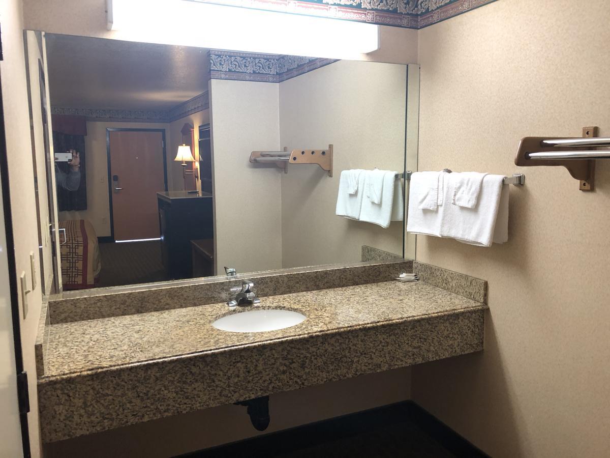 King Room - Non-Smoking,664528545:JPEG