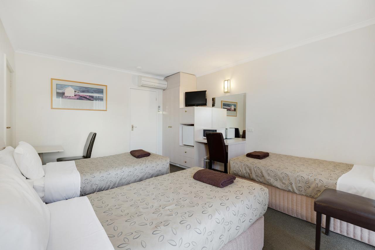 Queen Single Room