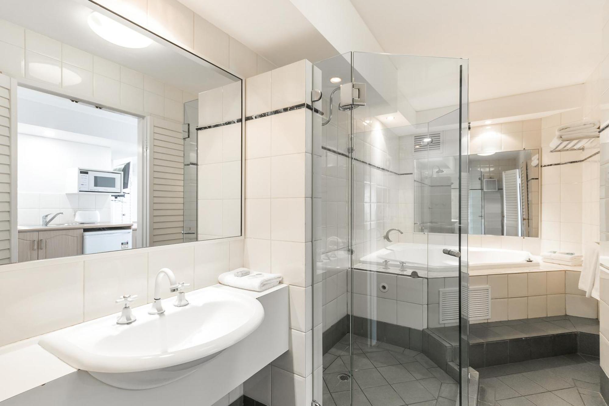 Deluxe Suite with Spa Bath,718022131:JPEG