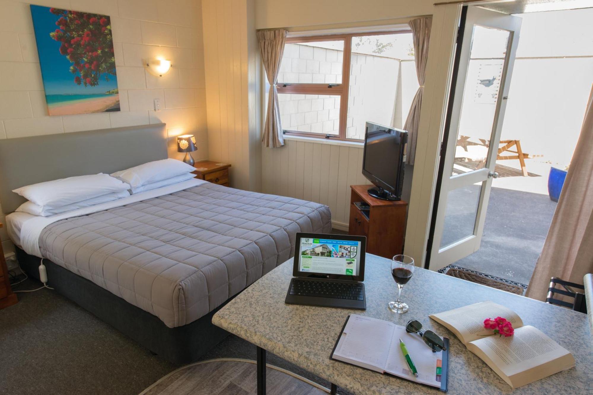 Studio Apartment,689194386:JPEG