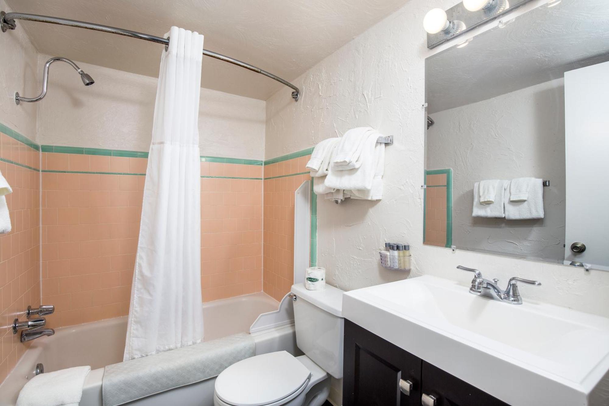 Deluxe Queen Room with Two Queen Beds,812686605:JPEG