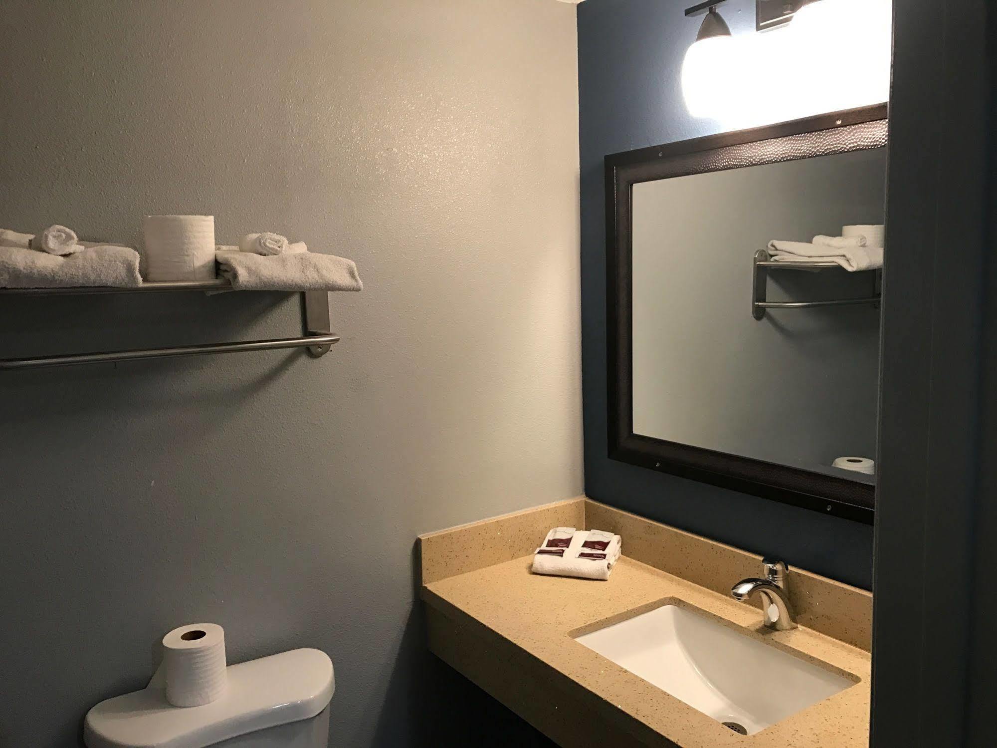 Standard Queen Room with Two Queen Beds,713118676:JPEG