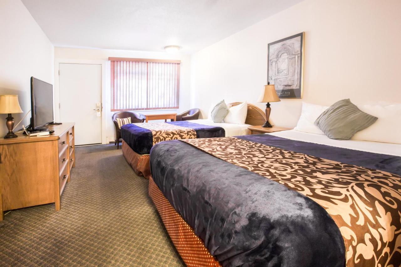 Zimmer mit 2 Queensize-Betten