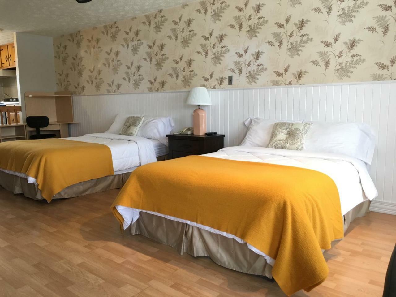 Family Studio,780742212:JPEG