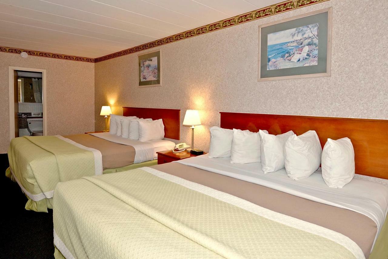 King Suite with Two King Beds - Non-Smoking,786126363:JPEG