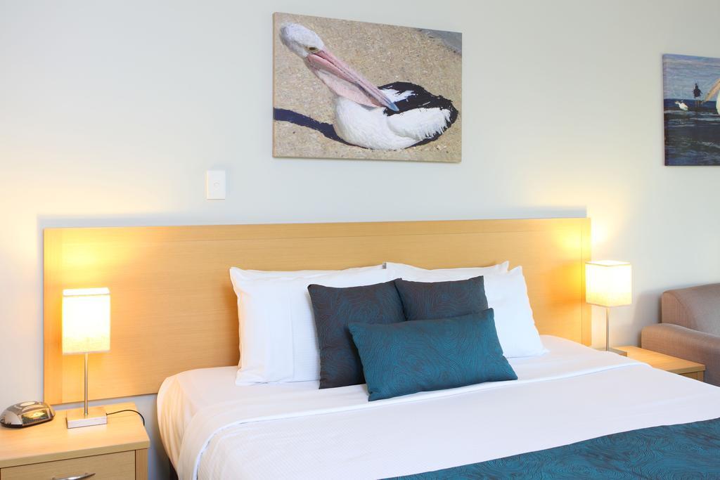 Studio with King Bed and Patio - Ground Floor,645047991:JPEG
