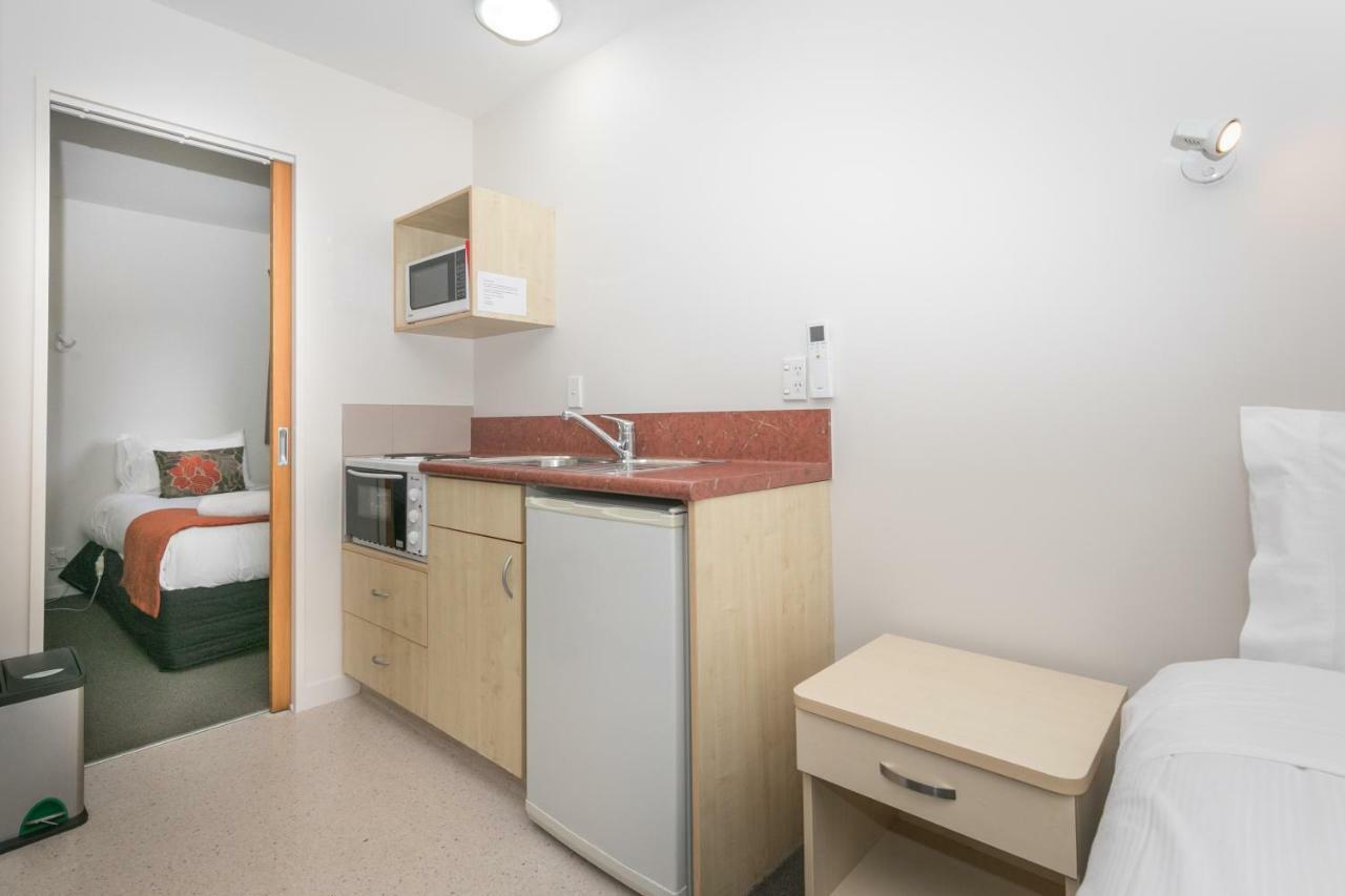 One Bedroom Family Unit (Queen & 2 Singles)