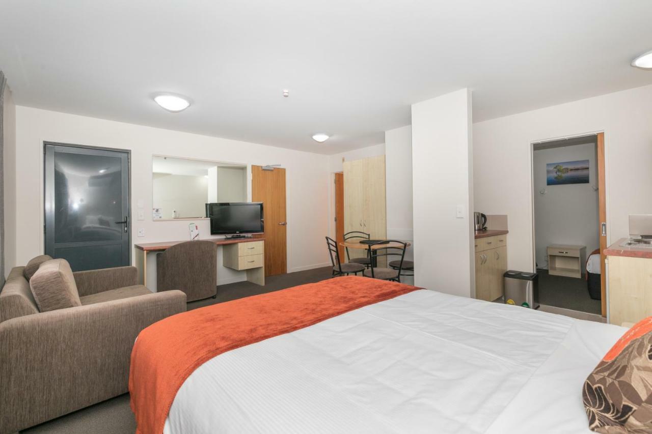 One Bedroom Family Unit Queen Bunks Single,813210360:JPEG