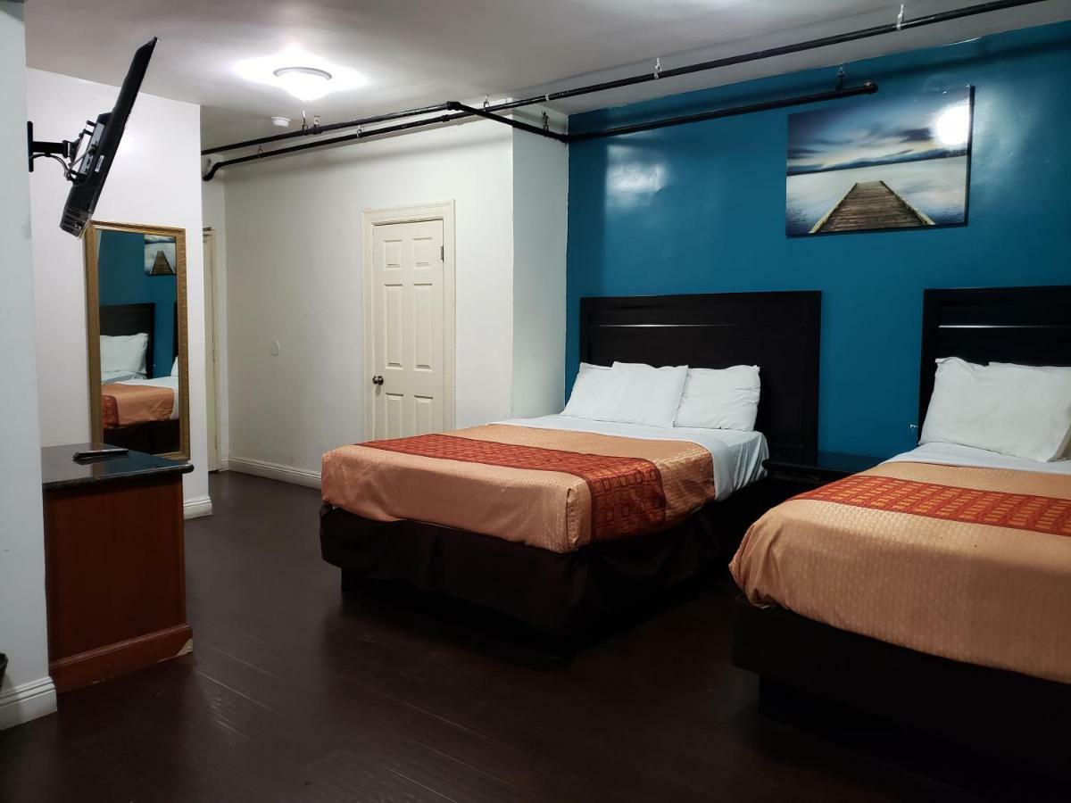 Standard Double Queen Room