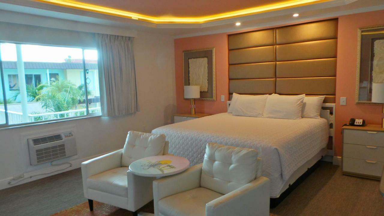 Deluxe King Room,893121793:JPEG