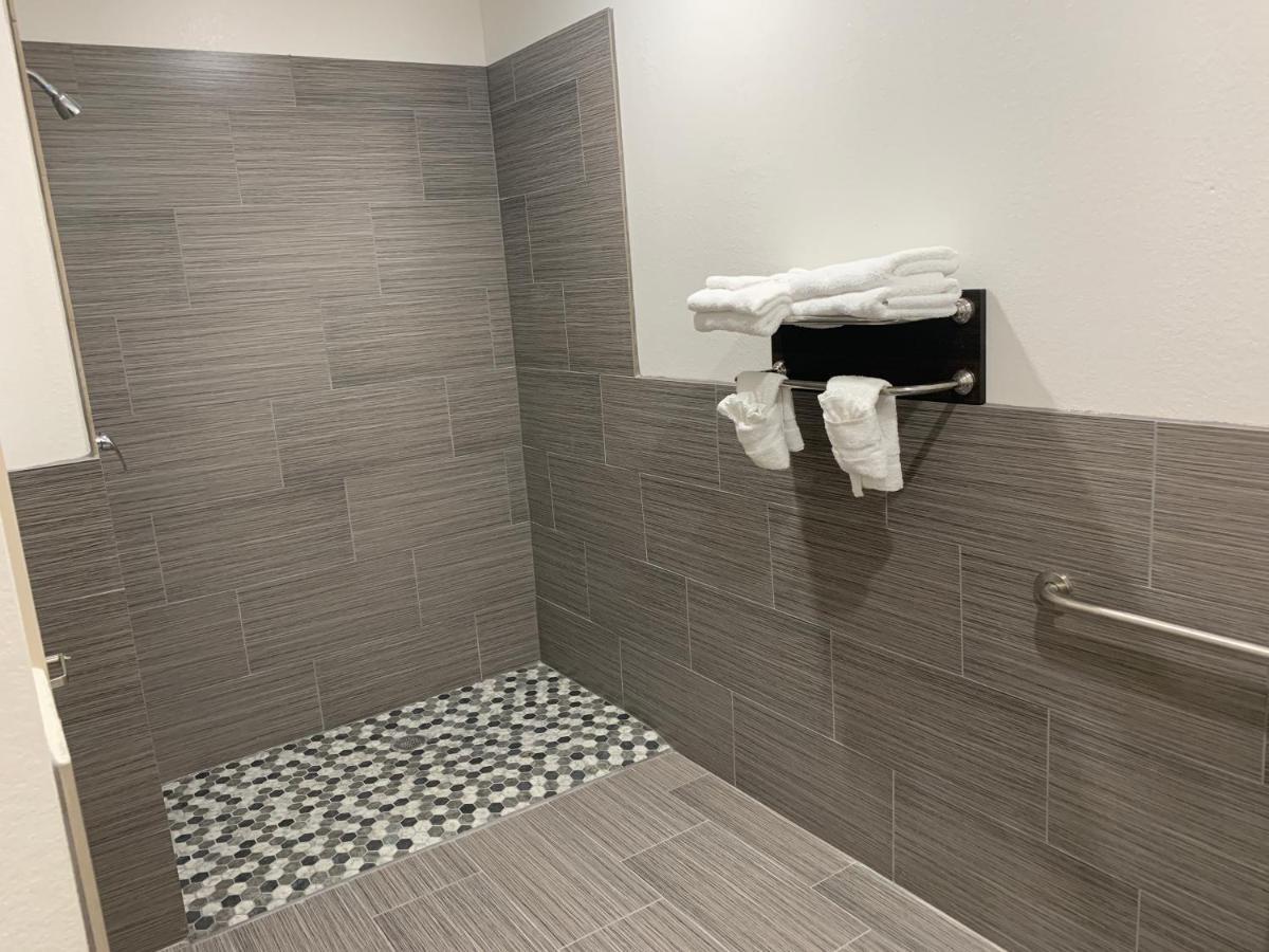 Queen Room - Disability Access,926593603:JPEG