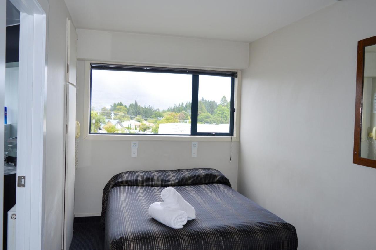 One-Bedroom Apartment,996526669:JPEG