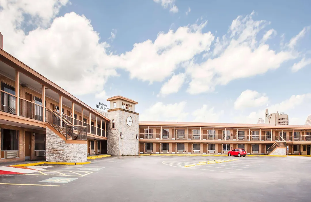 Days Inn By Wyndham San Antonio Alamo/Riverwalk-1