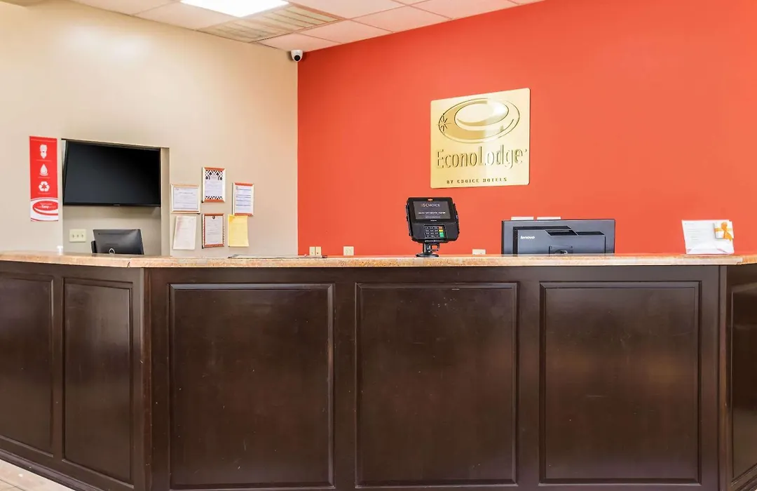 Econo Lodge Garden City - Savannah-1