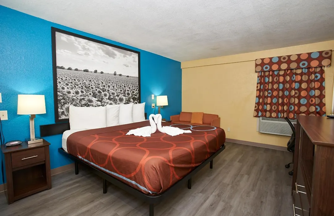 Super 8 By Wyndham Wichita Airport West Kellogg-1