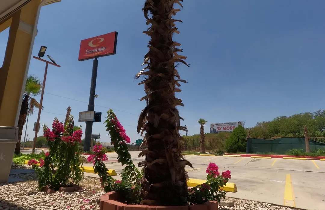 Econo Lodge Inn & Suites San Antonio Near Frost Bank Center-1