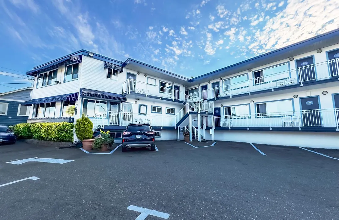 Buccaneer Inn-1