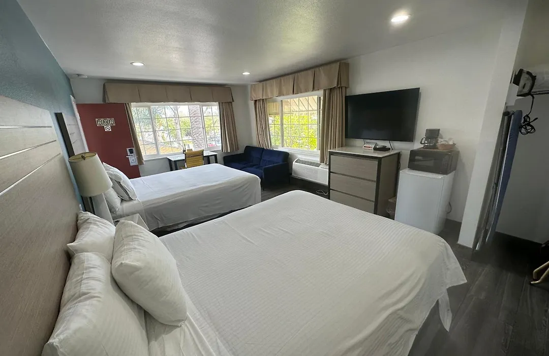 Town And Country Inn-1