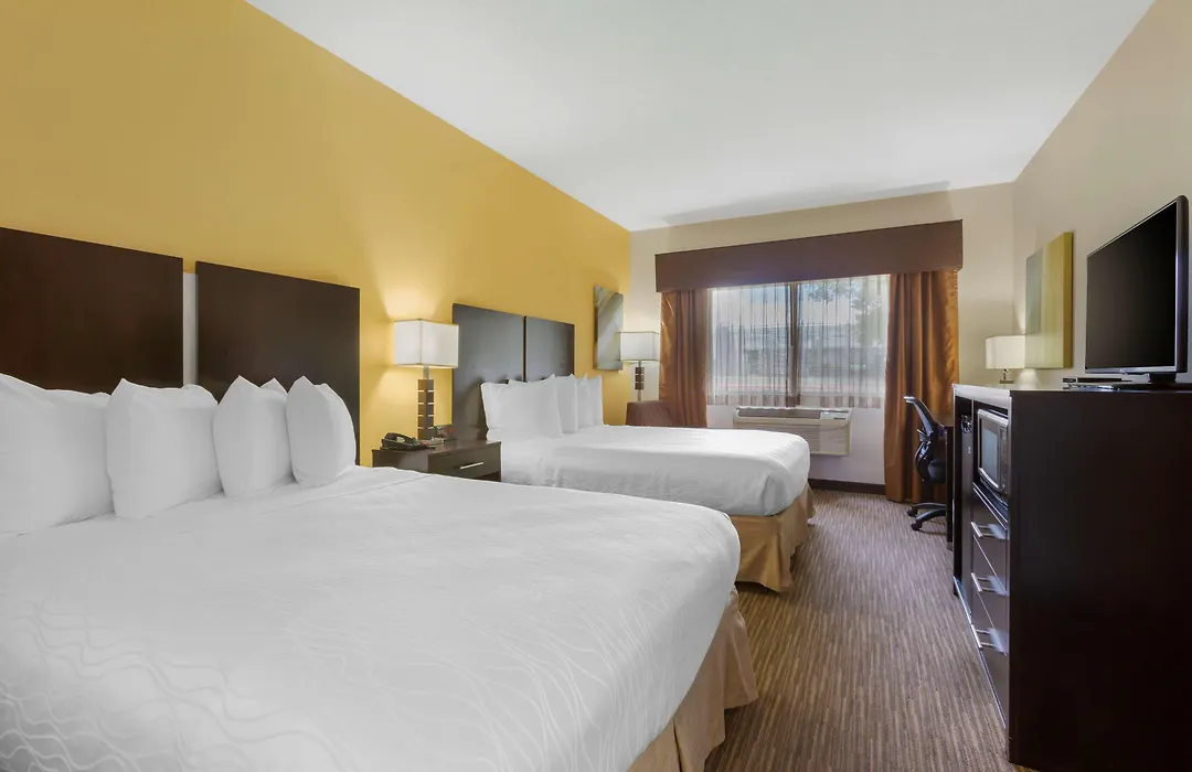 Best Western Plus The Four Corners Inn-1