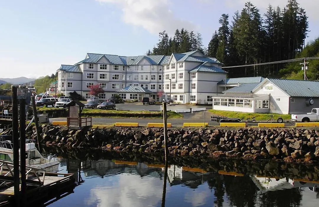 Quarterdeck Inn Port Hardy-1