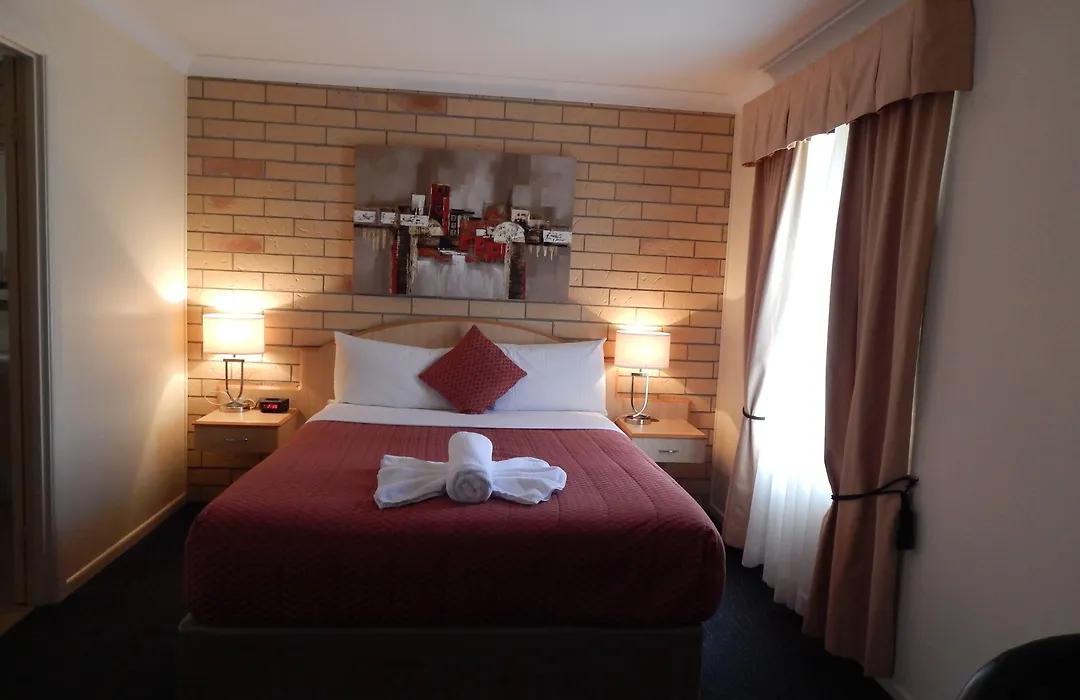 Cotswold Motor Inn-1