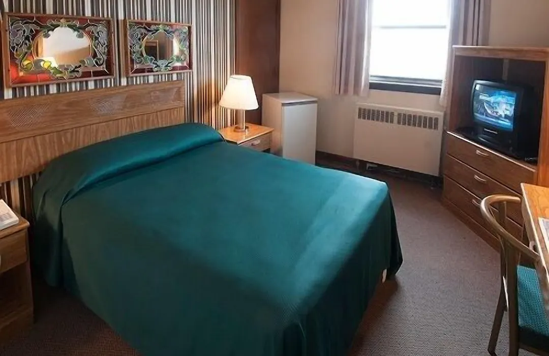 Curtis Gordon Motor Hotel-1