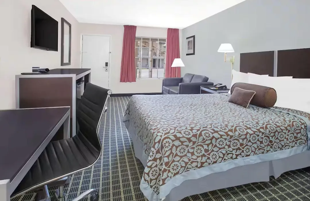 Days Inn By Wyndham Market Center Dallas Love Field-1