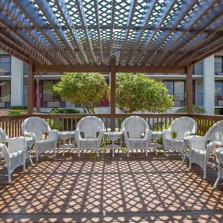 Ramada By Wyndham Branson-2