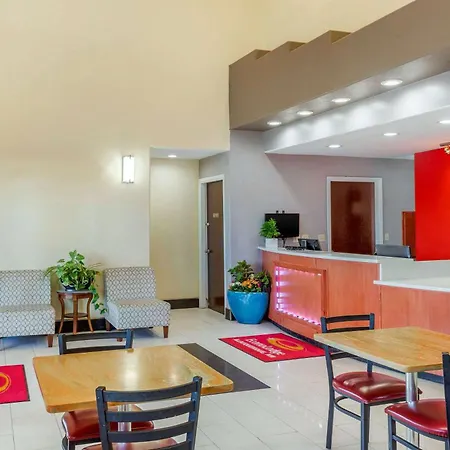 Econo Lodge West - Coors Blvd-2