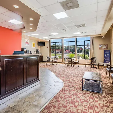 Econo Lodge Garden City - Savannah-3
