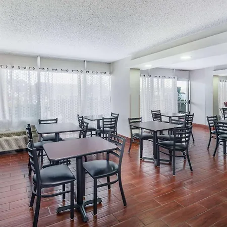 Days Inn By Wyndham Charlottesville/University Area-2