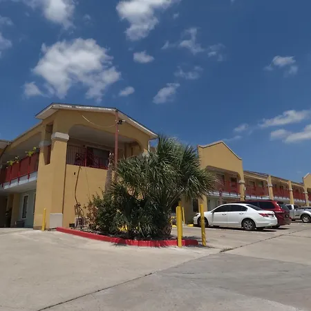 Econo Lodge Inn & Suites San Antonio Near Frost Bank Center-2